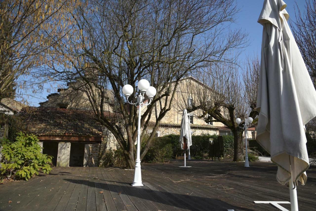 Hotel Le Baron Crémieu Exterior foto